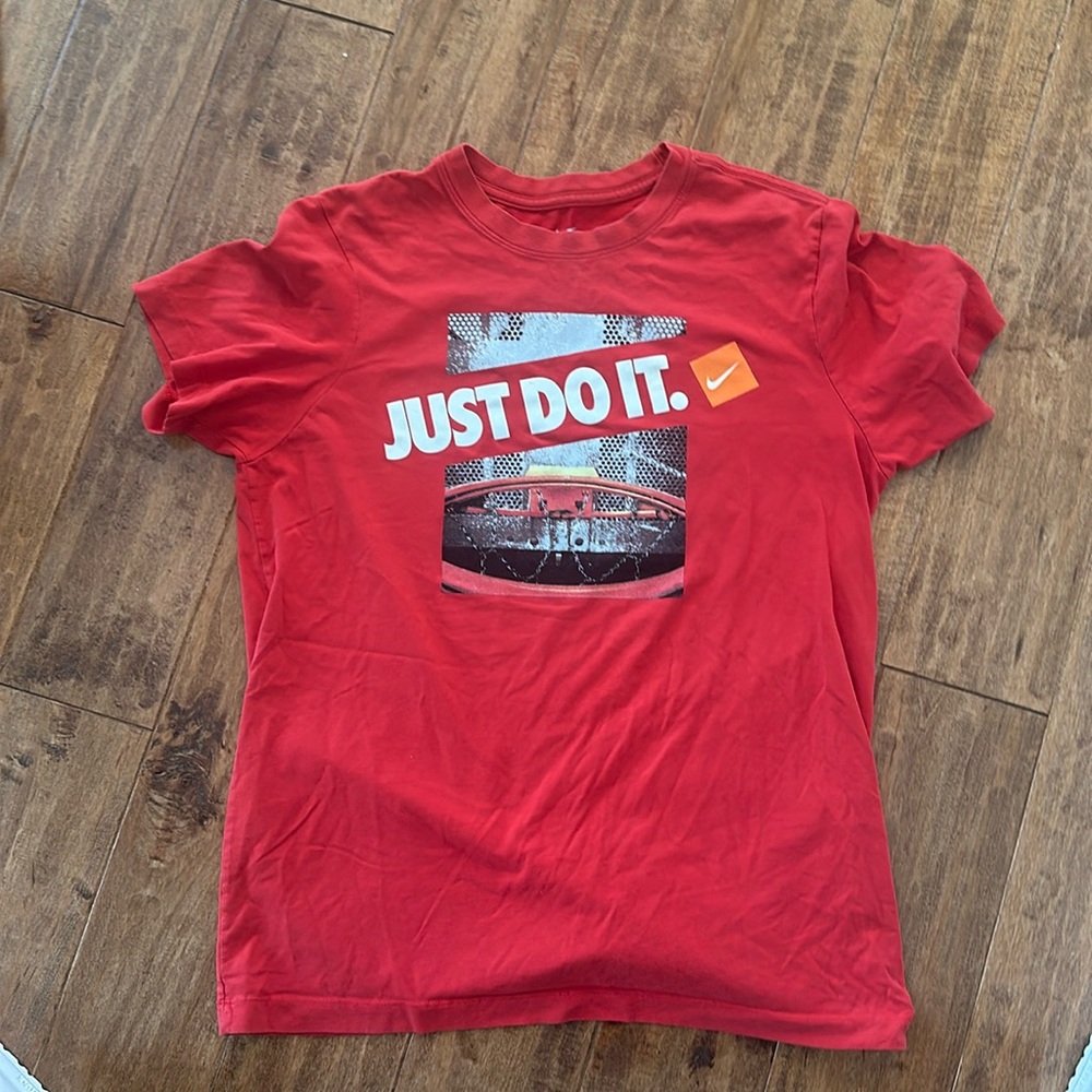 Nike Men’s Medium T shirt